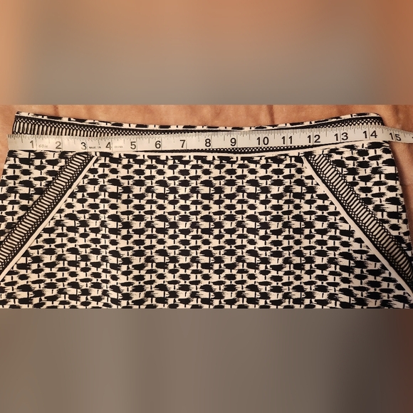 NWOT- White House Black Market Geometric/Tribal Print Pencil Skirt - Picture 7 of 8